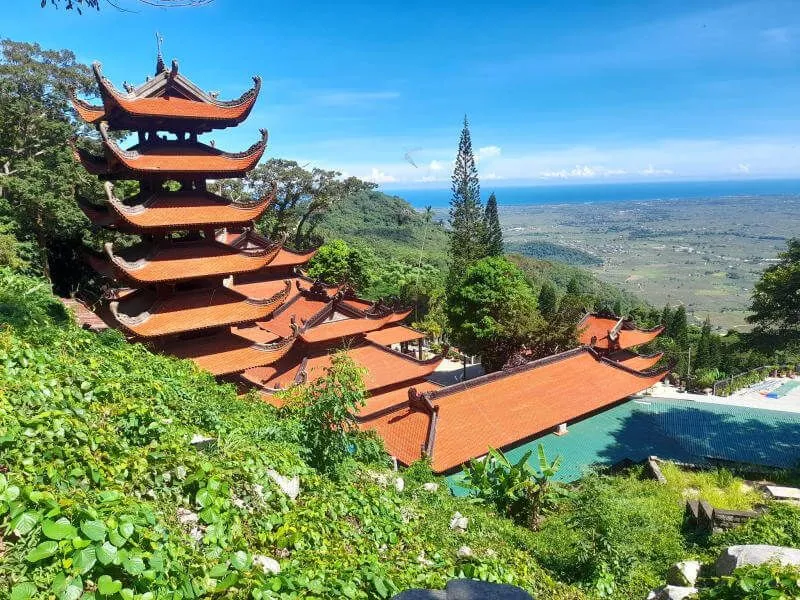 Chùa Núi Tà Cú Có Gì Đặc Biệt?