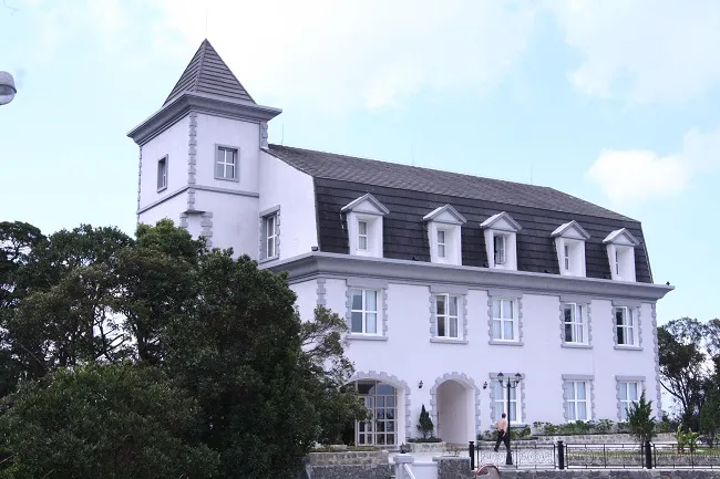 Khách sạn Debay