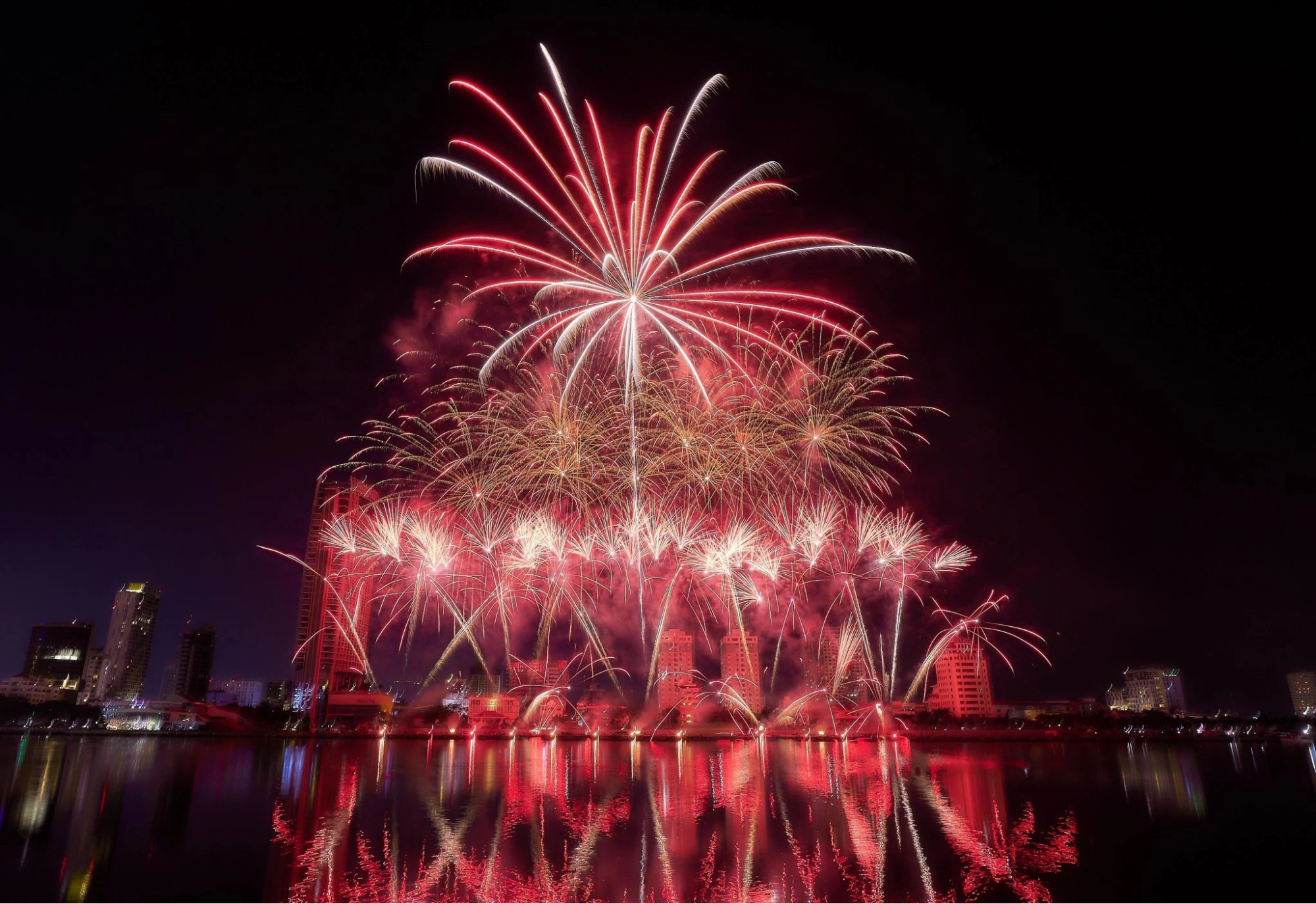 Top 10 tọa độ du lịch Đà Nẵng hot nhất dịp lễ 30/4 - 1/5
 - 2