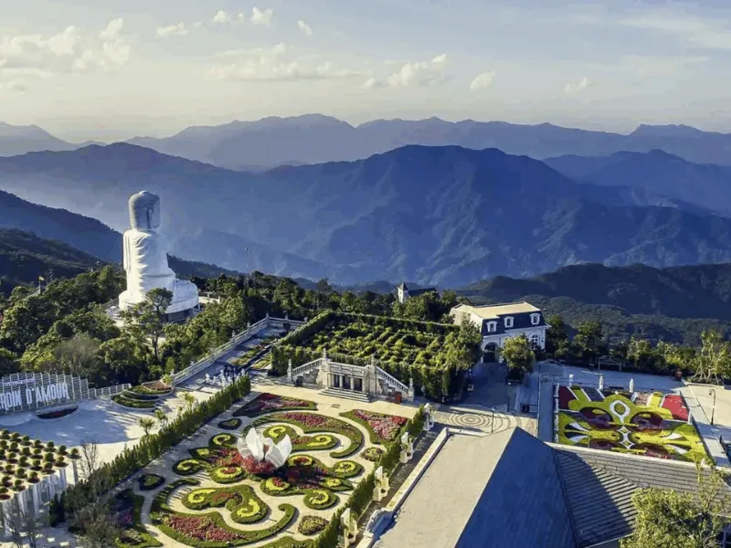 Toàn cảnh cáp treo Sun World Bà Nà Hills nhìn từ trên cao