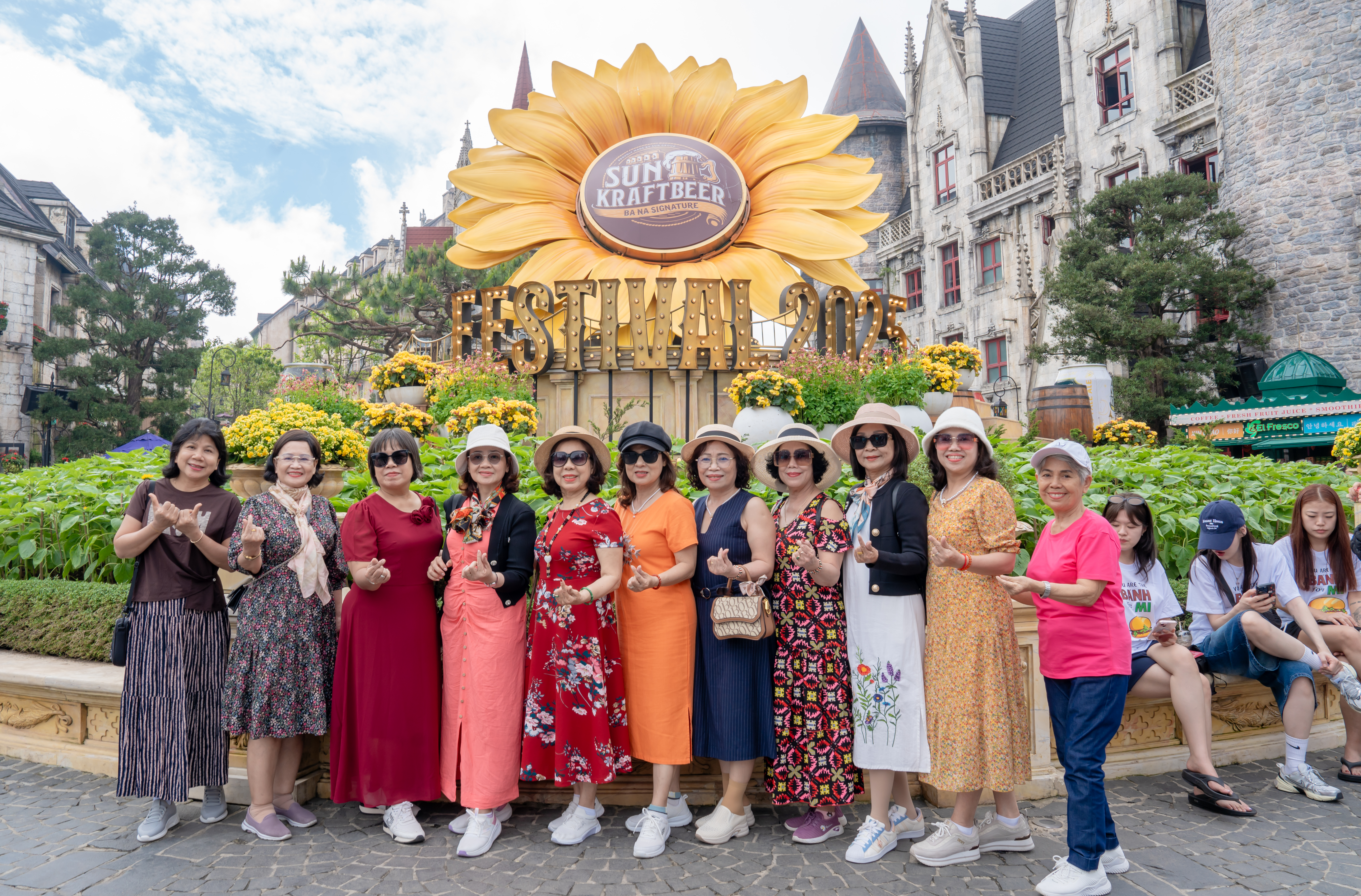 Sun World Ba Na Hills rực rỡ sắc vàng với Lễ hội Hoa Mặt trời 
 - 2