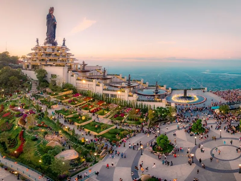 Giá vé cáp treo Sunworld bà đen gồm những gì?