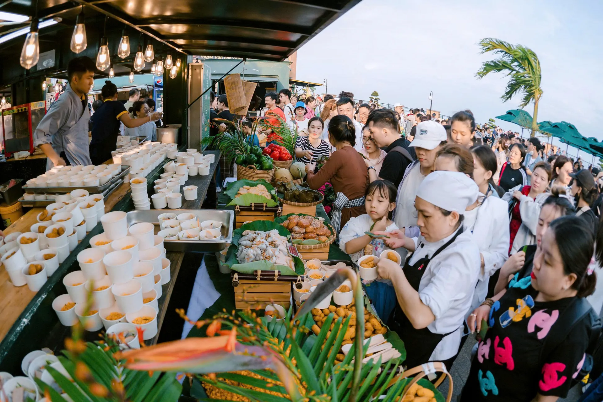 Chợ Lá lớn nhất Việt Nam tại Núi Bà Đen – Tưng bừng xuyên lễ 2/9 - 2