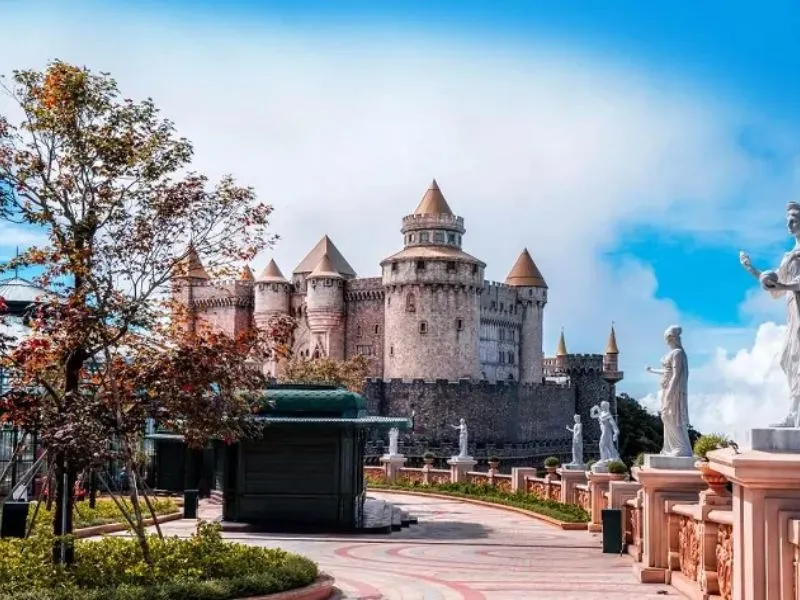 Concept Fantasy Tại Lâu Đài Mặt Trăng