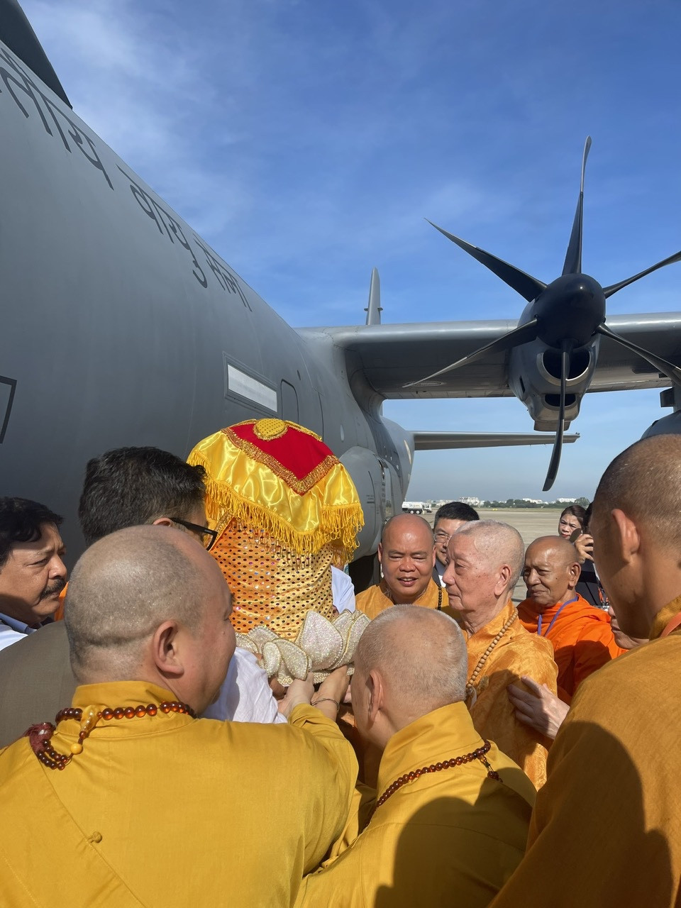 Lễ nghênh đón Xá Lợi Đức Phật Từ Ấn Độ về Việt Nam Chuẩn Bị Cho Vesak 2025
 - 4