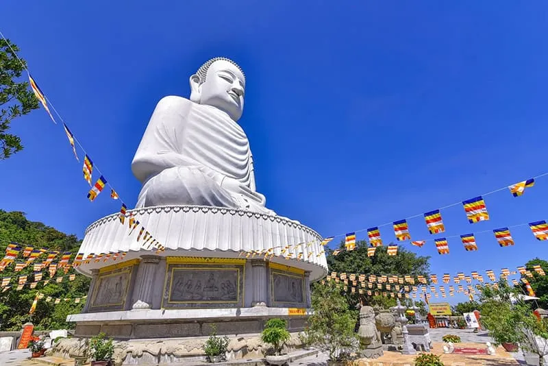Lưu Ý Trang Phục Khi Tham Quan Chùa Linh Ứng Bà Nà Hills