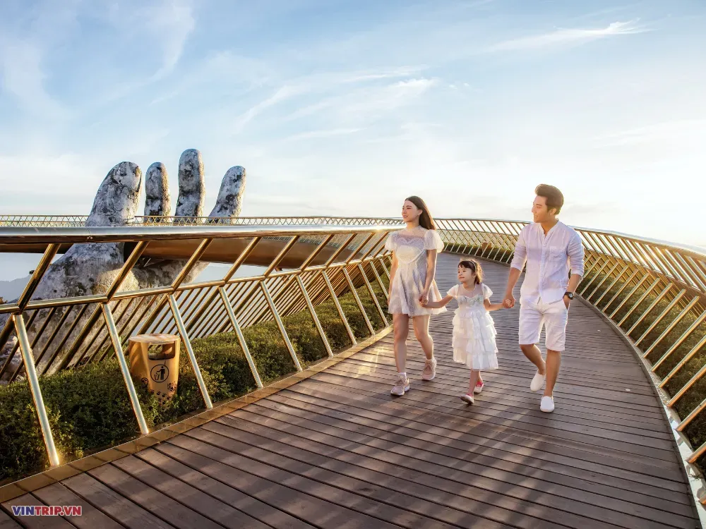 Check-in Cầu Vàng – Biểu tượng du lịch đẳng cấp tại Sun World Bà Nà Hills. 