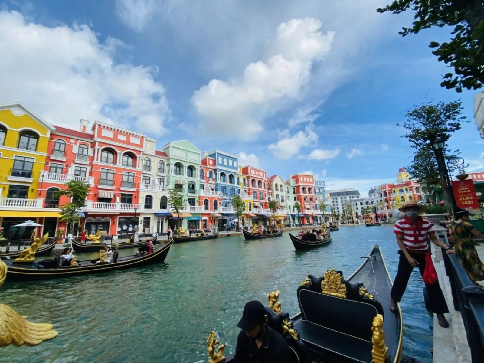 Đi Thuyền Trên Sông Venice Phú Quốc: Giá Vé & Review Mới Nhất