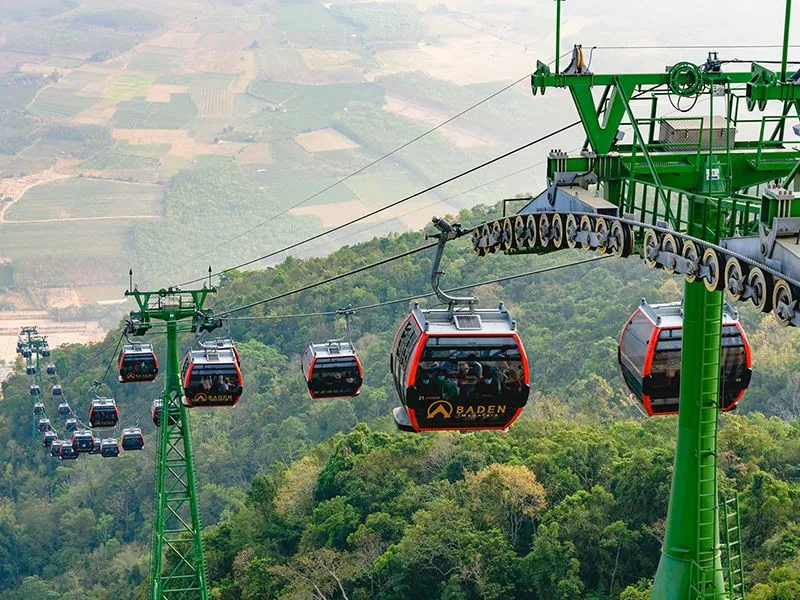 Giá vé cáp treo Sunworld bà đen gồm những gì?
