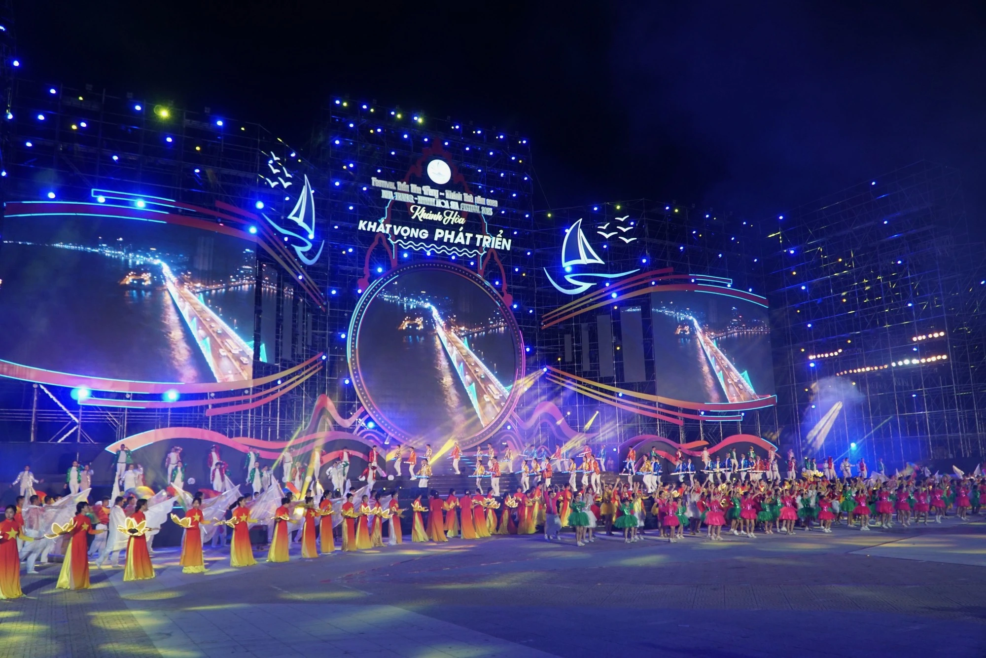 Festival Biển Nha Trang 2025: Gần 40 Sự Kiện Đỉnh Cao Cùng VinTrip
