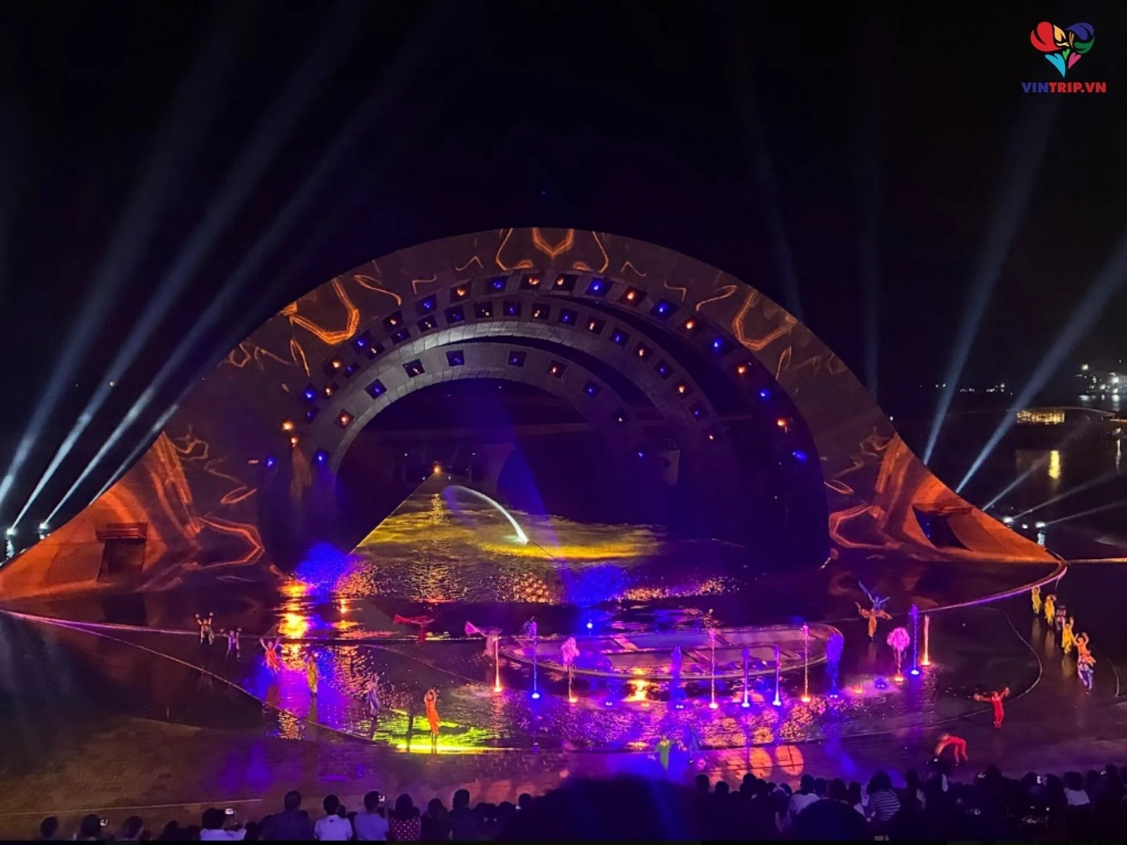 Cùng nhau thưởng thức Symphony of the Sea và Kiss of the Sea