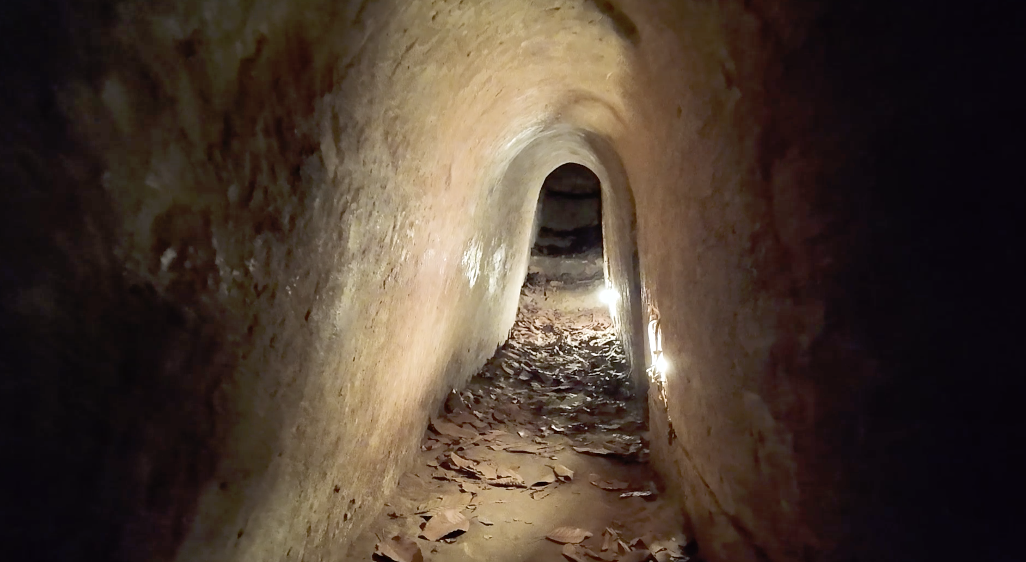 Lịch trình 2 ngày khám phá các địa chỉ đỏ tại Nam bộ dịp 30/4
 - 3