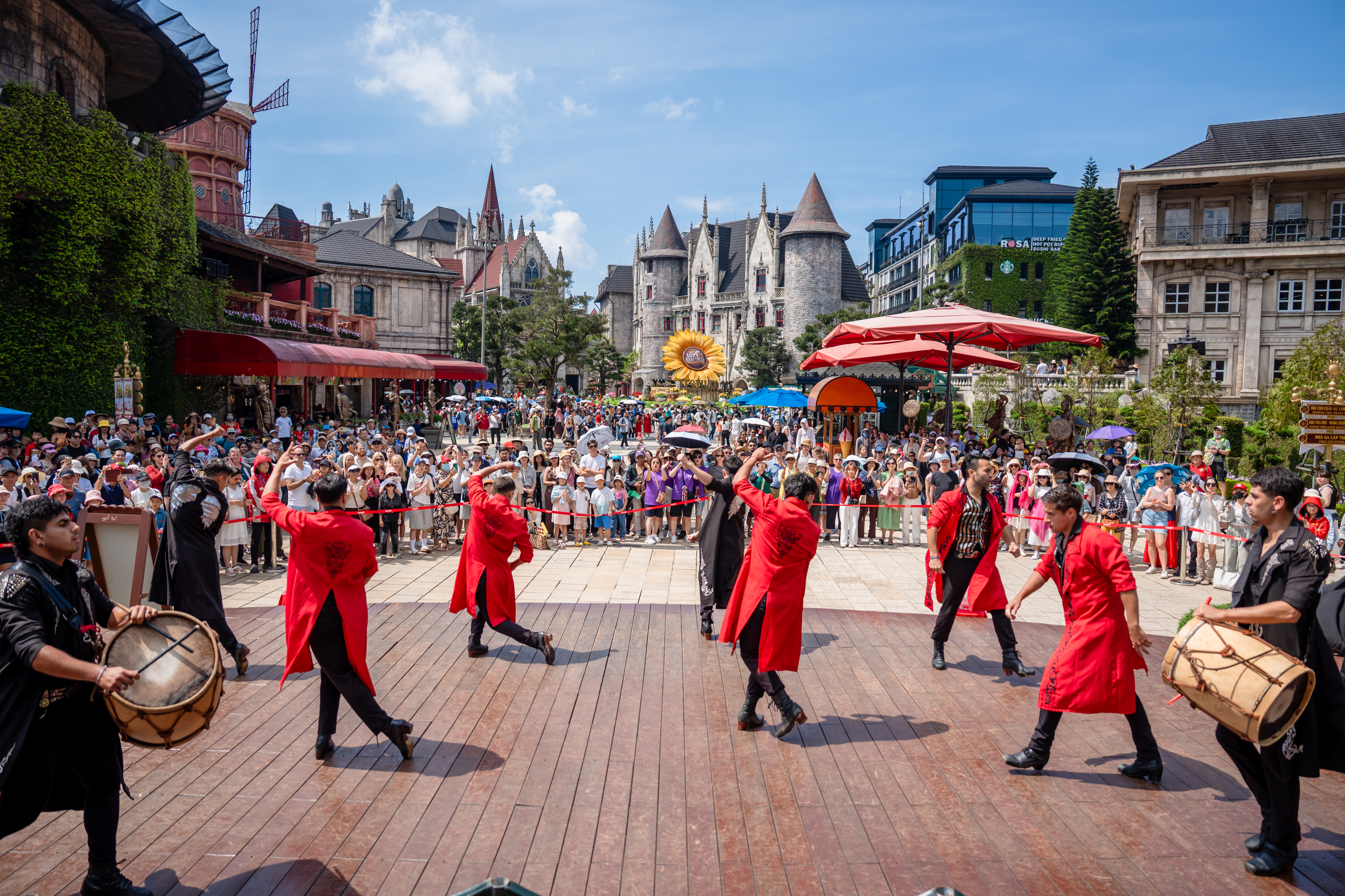 Sun World Ba Na Hills rực rỡ sắc vàng với Lễ hội Hoa Mặt trời 
 - 5