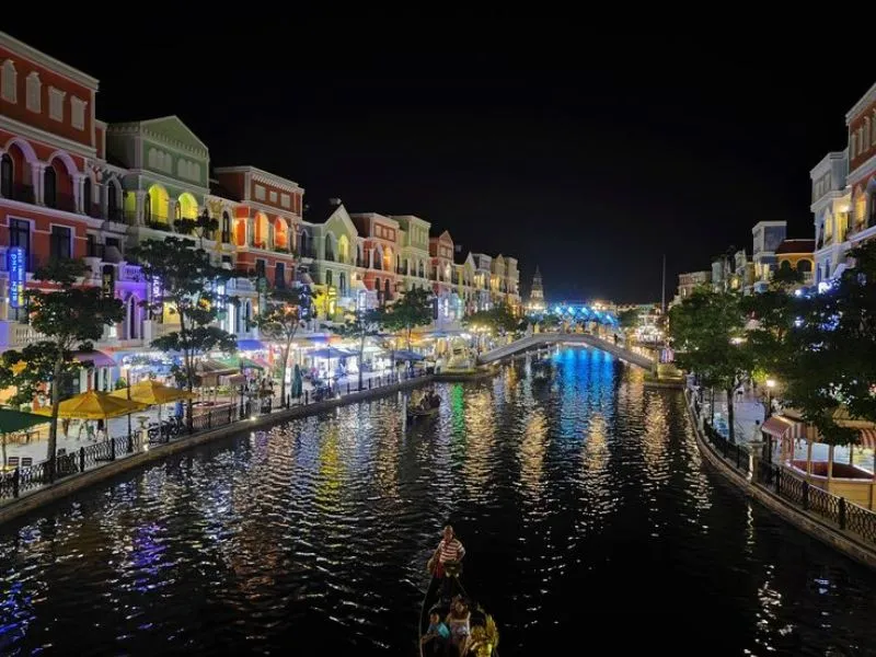 Review show Sắc Màu Venice Phú Quốc có gì hấp dẫn?
