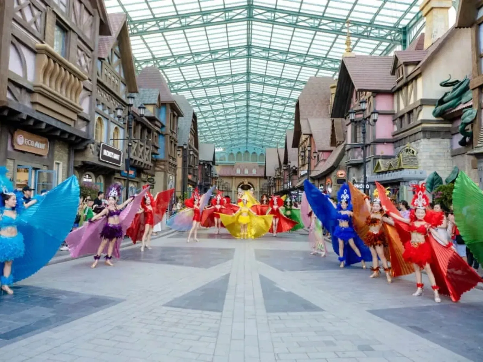 Diễu hành Carnival Tổng hợp các show nổi bật tại VinWonders Phú Quốc