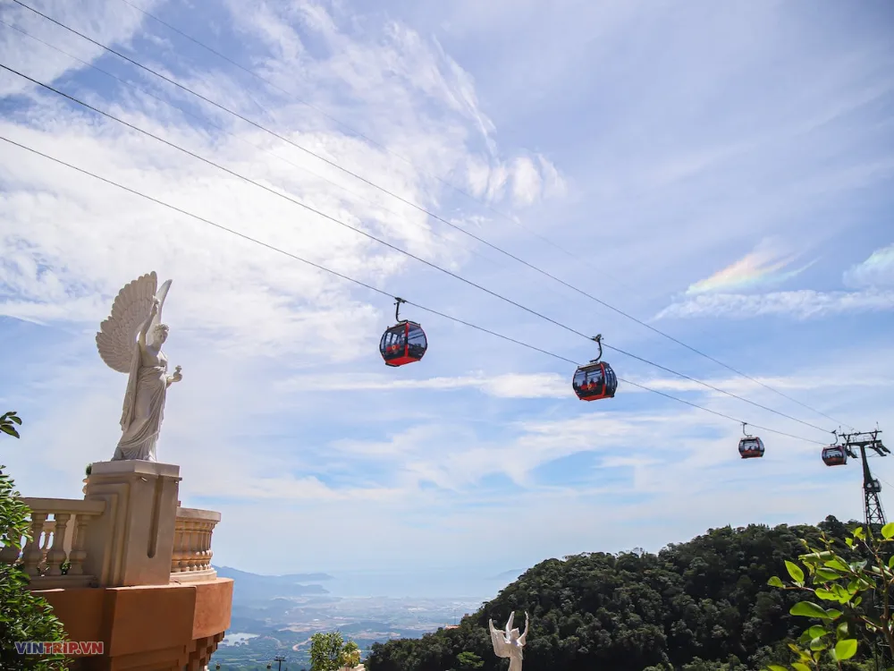 Toàn cảnh cáp treo Sun World Bà Nà Hills nhìn từ trên cao