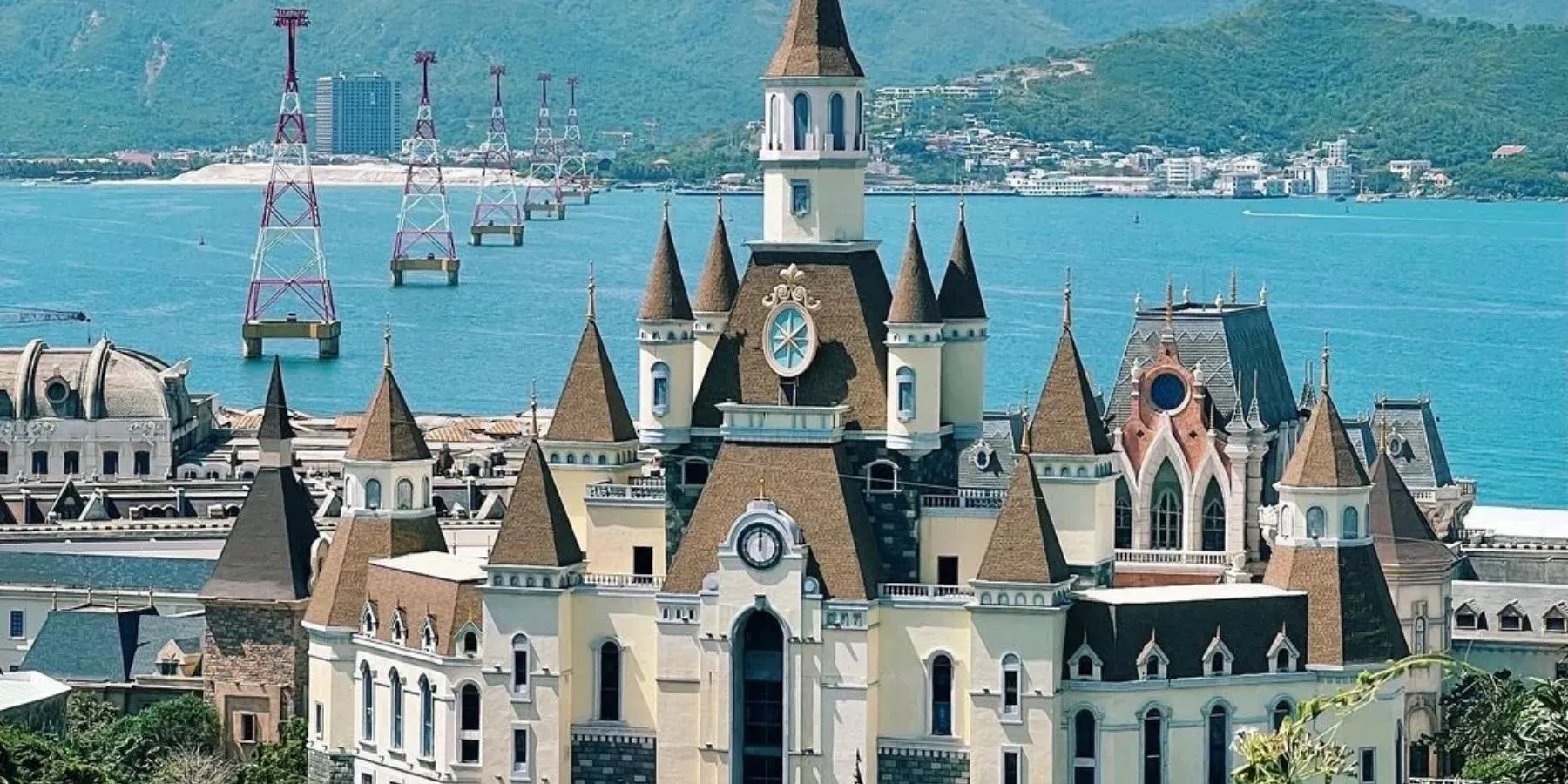 Fairy Land VinWonders Nha Trang: Thiên Đường Cổ Tích Giữa Lòng Hòn Tre