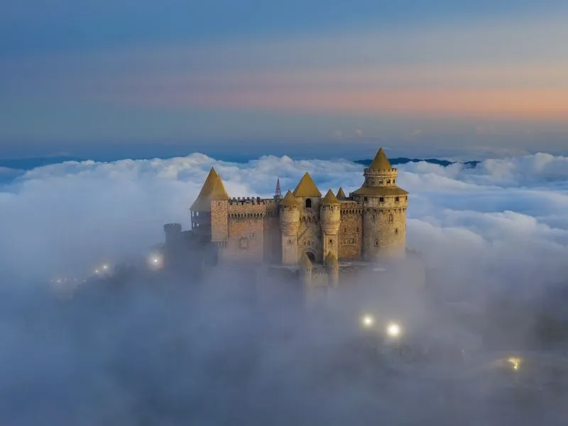 Concept Fantasy Tại Lâu Đài Mặt Trăng