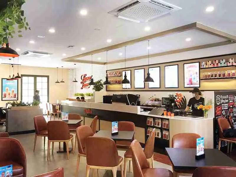 Thưởng thức cafe Phindeli và Gloria Jean's view quảng trường Bikini Beach NovaWorld Phan Thiết