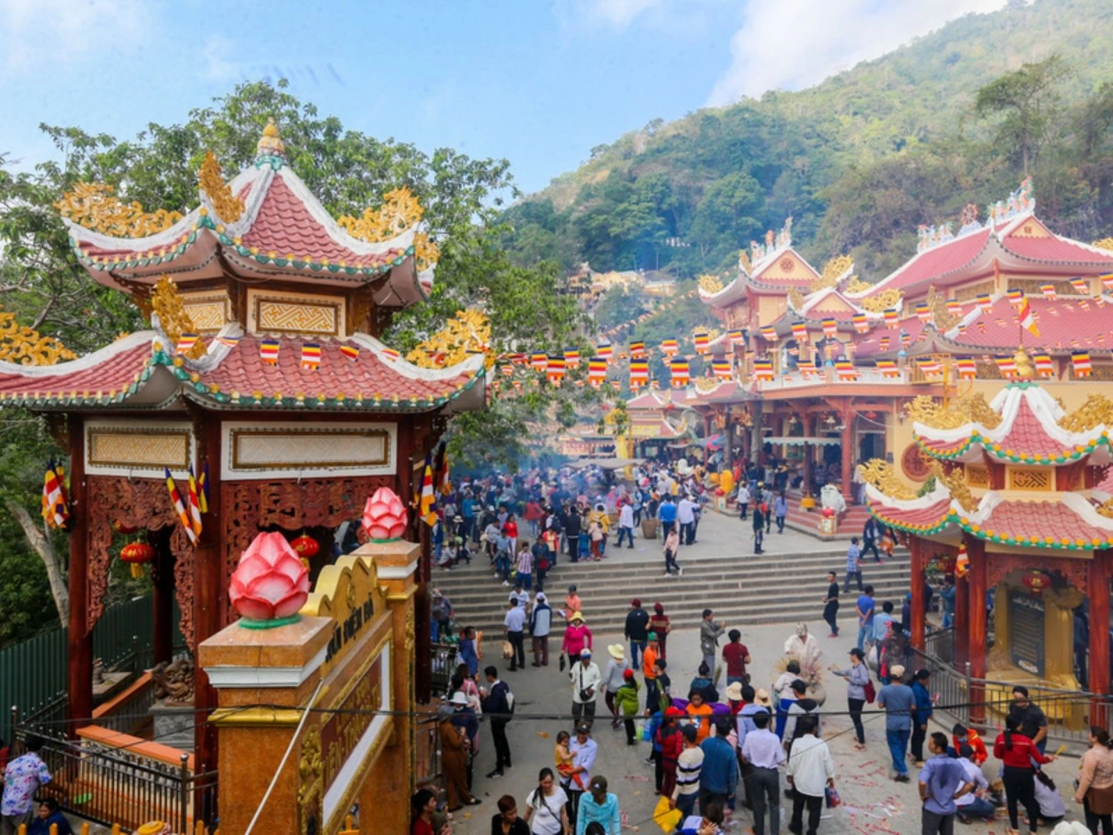 Lễ hội truyền thống động Kim Quang