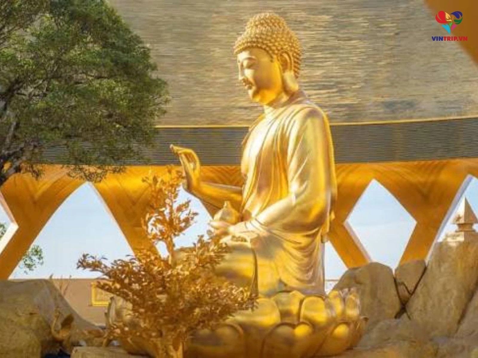 Phật Câu Na Hàm Mâu Ni - tôn tượng của quá khứ