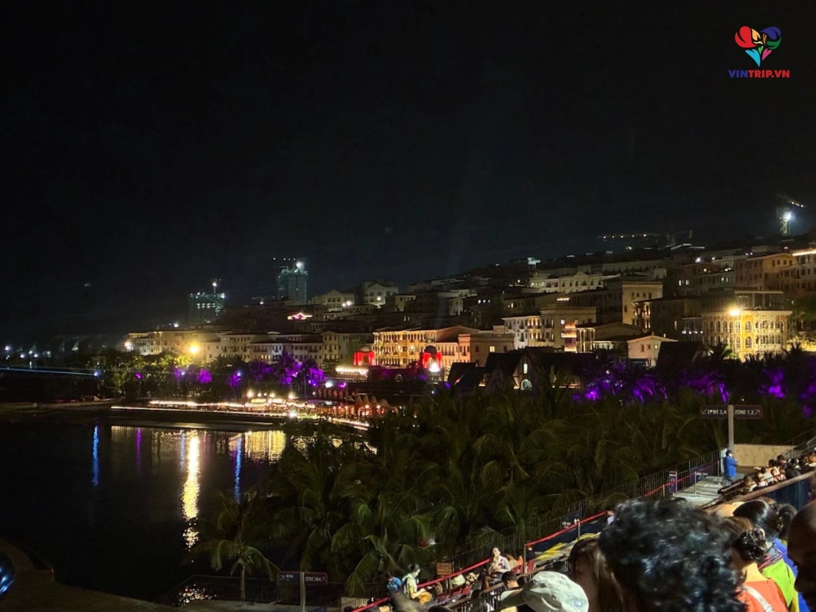 Không gian giải trí về đêm độc đáo tại Sunset Town