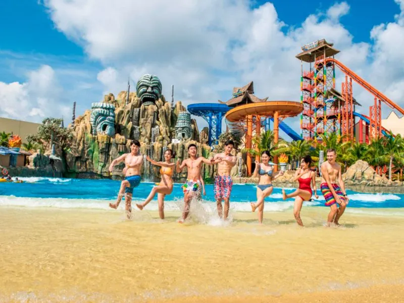 Sóng Thần Oahu Top Trò Chơi Không Thể Bỏ Lỡ Tại Vinwonders Phú Quốc Water Park