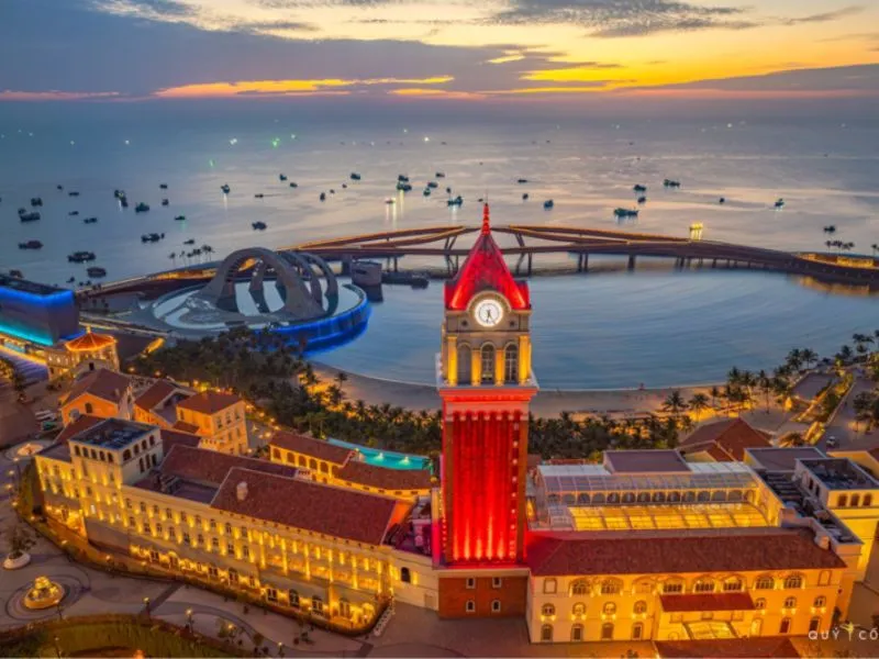 Vì Sao Tháp Đồng Hồ Venice Phú Quốc Thu Hút Du Khách?