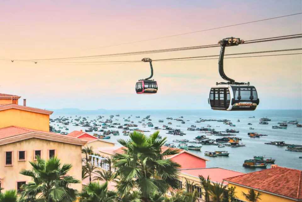 Giá Vé Cáp Treo Hòn Thơm – Trải Nghiệm Bay Trên Đảo Ngọc Cùng Vintrip
