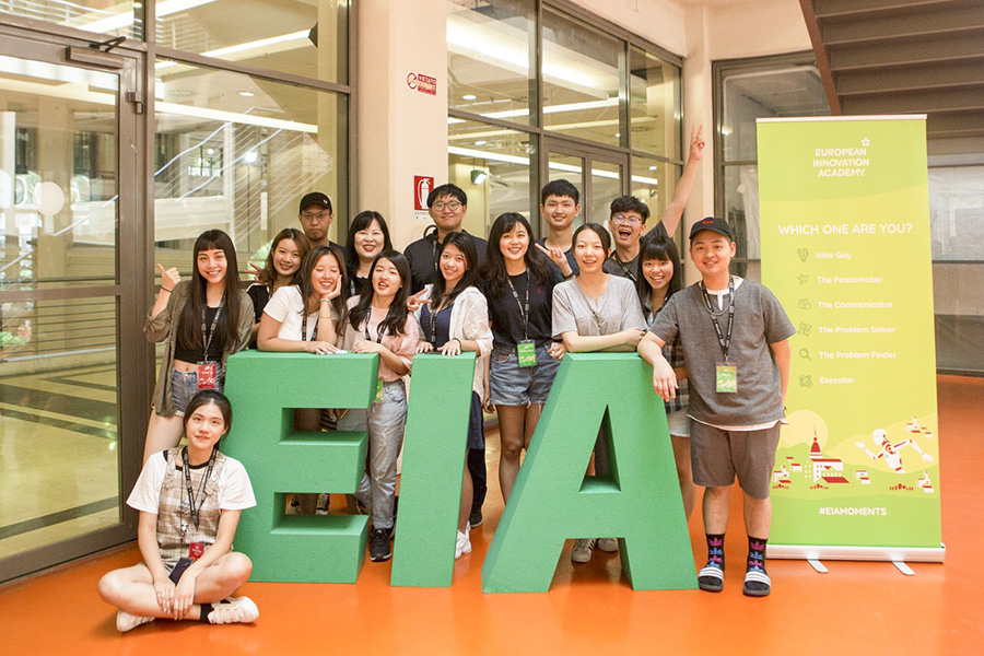 逢甲大學學生參與歐洲創新學院在義大利舉辦的創新創業工作坊。