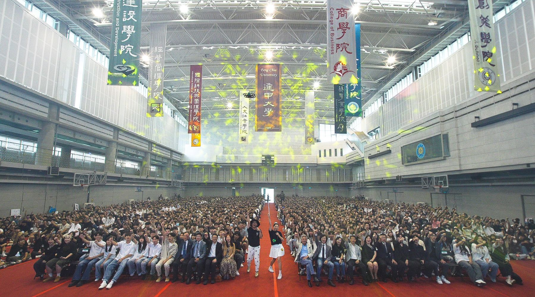 2025 年新鮮人成長營「Hello World！」近4,000位新生參與。