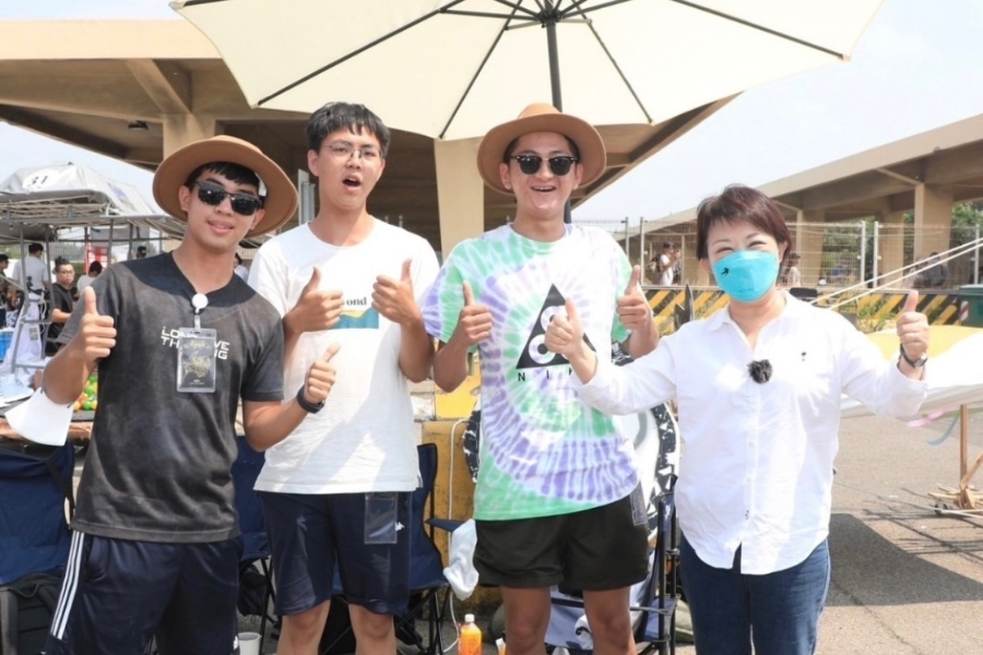 活動後與盧秀燕市長交流活動心得。