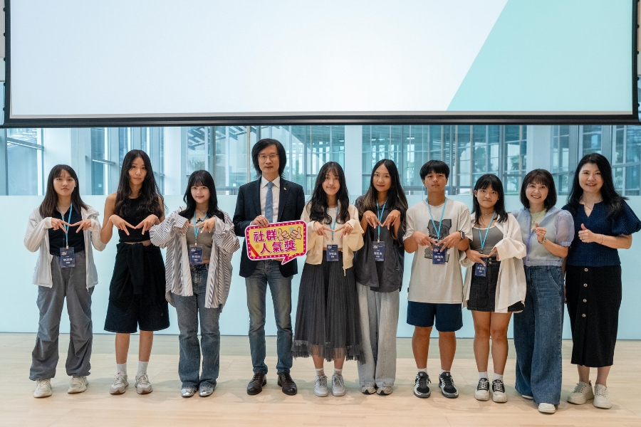 行銷學系新生團隊除榮獲銅獎外,亦奪下社群人氣奬。