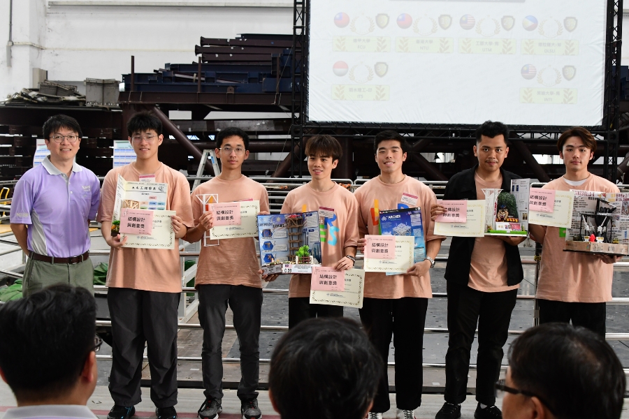 逢甲大學土木工程學系學生團隊在「2025抗震盃」中表現出色,與國立臺灣大學、馬來西亞工藝大學與英迪國際大學、菲律賓德拉薩爾大學等隊伍共同獲得「結構設計與創意獎」殊榮。