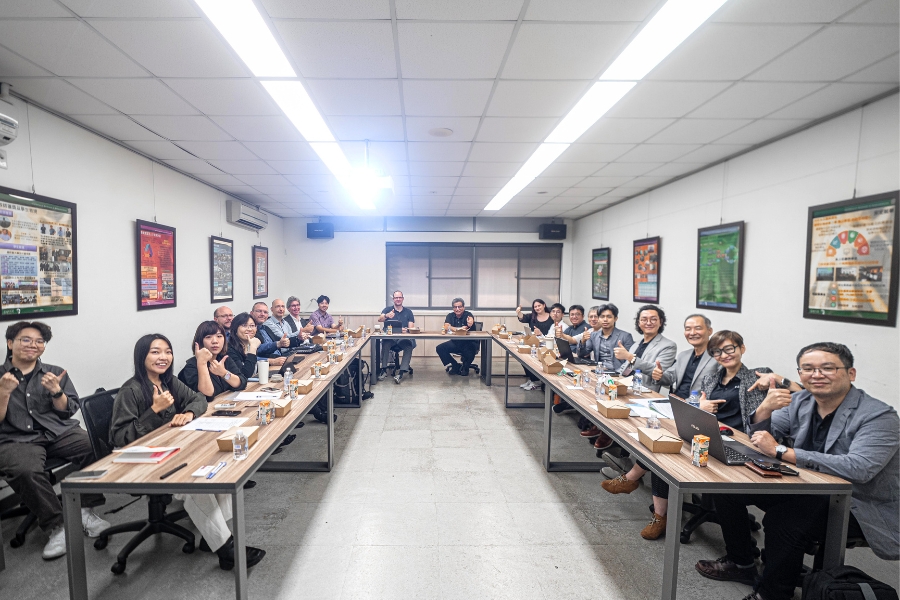 臺德雙方團隊-Fraunhofer IST、PLASUS GmbH、TRUMPF Huettinger SE + Co. KG與台灣立綺實業、大永真空設備於10月29日在逢甲大學舉行 DE–TW Kickoff Meeting。