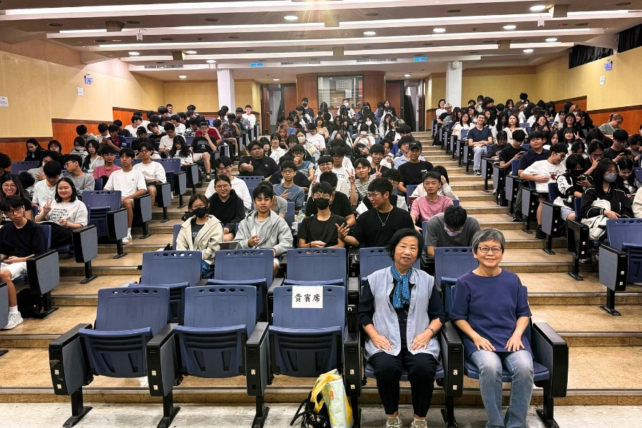 中央研究院民族學研究所兼任研究員林美容教授以「女鬼、紅衣小女孩,是魔神仔嗎?」和逢甲師生分享人對自然的無意識想像。