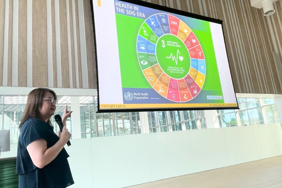 在逢甲與中國醫藥大學共同開設的「氣候韌性」課程中,中原大學王玉純教授以「氣候變遷與健康一體」分享氣候與健康的連動影響。