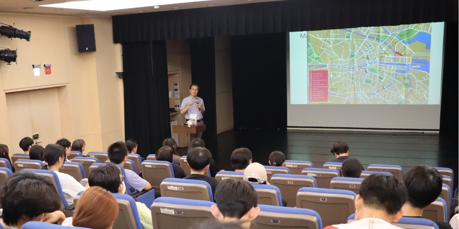 外國語文學系教授莊坤良以「戀戀愛爾蘭──作家與革命份子的島嶼」為題，引領師生深入探索愛爾蘭獨特的文化脈絡與革命精神。