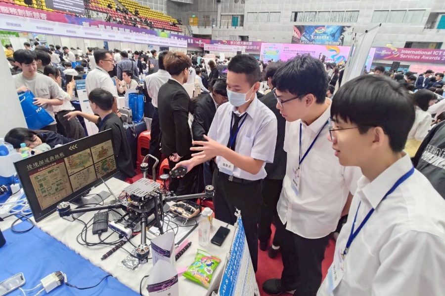 榮獲MATLAB & Simulink無人機創新組第二名的學生作品於競賽會場中展示。