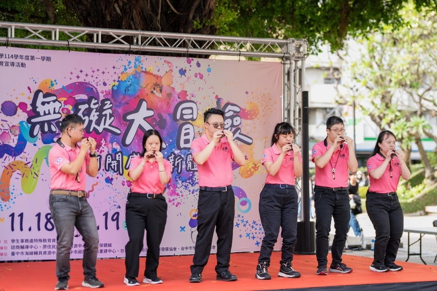 唐寶寶大器樂團以熱力四射的音樂為活動揭開序幕。