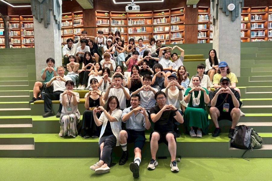 逢甲大學建築專業學院共有 8 位學生參與此次「台灣研究計畫：海洋都市學」國際建築研究與設計工作營。