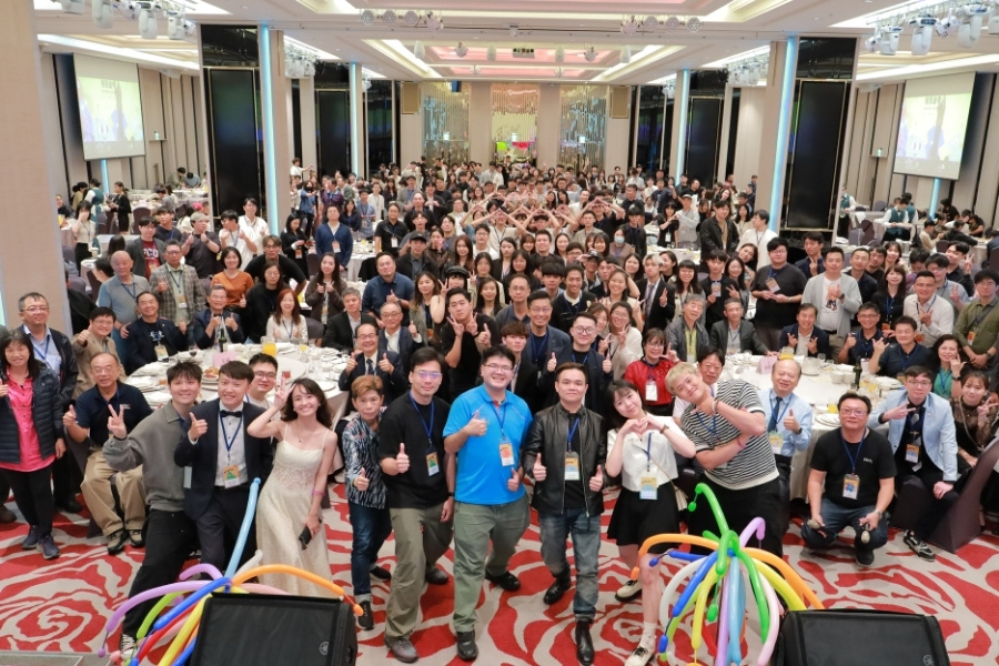 「2025相見逢甲人・未來世代交流晚宴」吸引全台逾400位青年校友及多位校友會重要代表熱情參與。