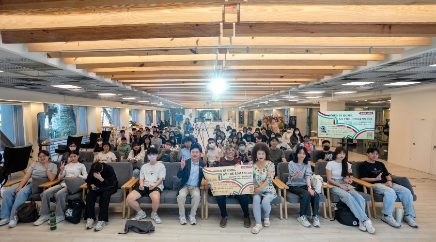 義大利通識藝文講座邀請旅居台灣22年的義大利籍講者 Gianluigi Borotti蒞校和逢甲師生分享，如何規劃一趟「深度又不失荷包友善」的義大利自助旅行。