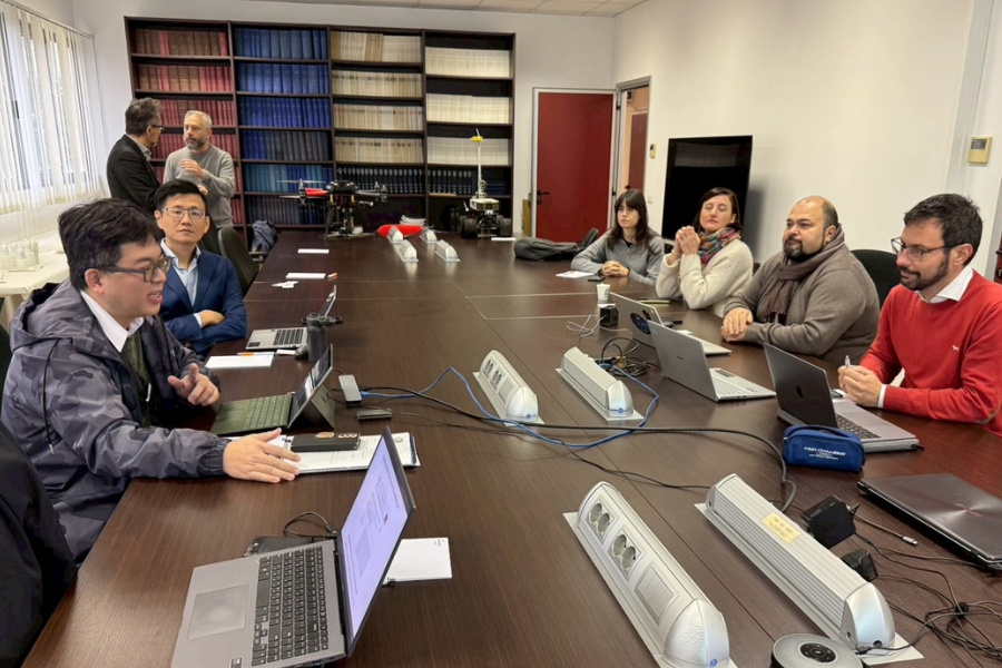 逢甲大學與CNR-IIA雙邊會議(左1為台灣方計畫主持人莊永忠教授、左2為楊松岳副教授、右1為義大利方主持人Alessandro Mei 博士)。