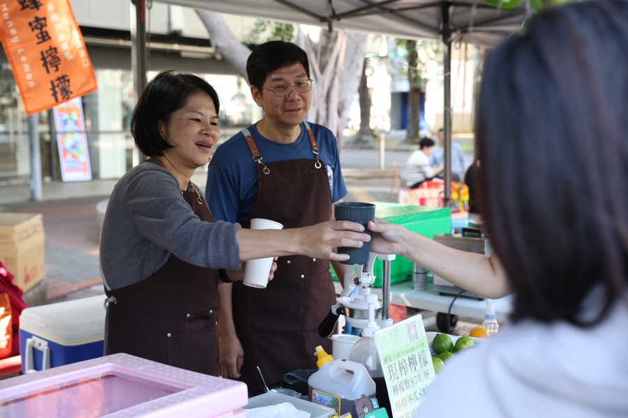 逢甲永續生活節所有市集攤商均不提供一次性餐具，並設置循環餐具租借站，讓師生能輕鬆實踐減塑行動。
