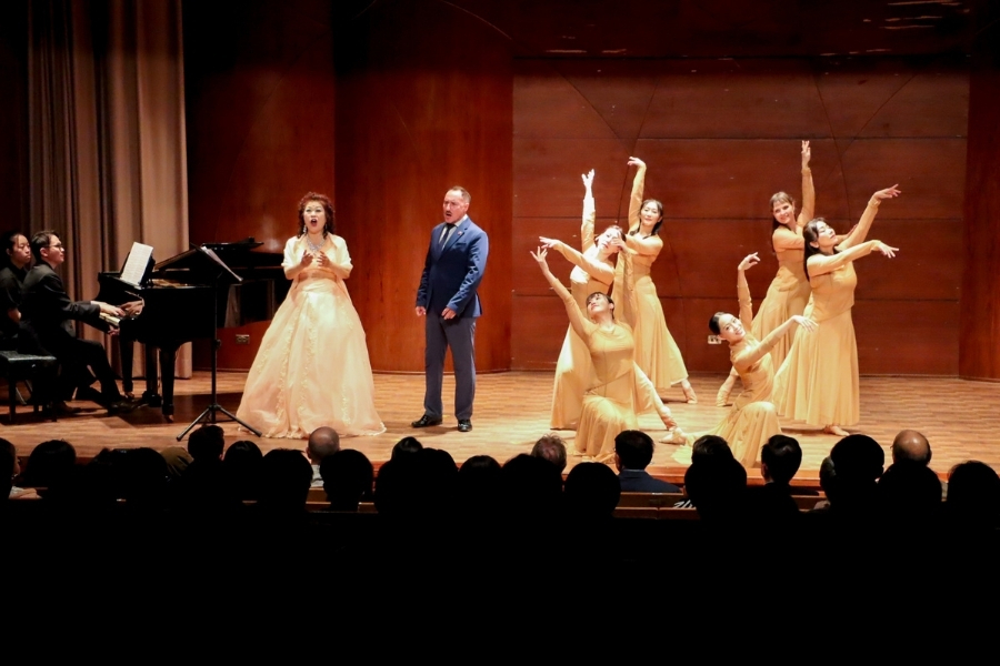 男中音Richard Rittelmann、女高音Miranda Jan（詹美慧）與鋼琴家凌仁澤共同演出，並由菁揚舞藝工作室舞者以多元舞風跨界演繹，呈現絢麗視覺與聽覺的雙重饗宴。