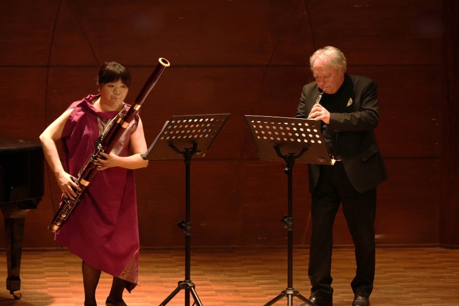 雙簧管演奏家Sandro Gori與低音管音樂家簡凱玉共同詮釋多首維也納古典作品。 