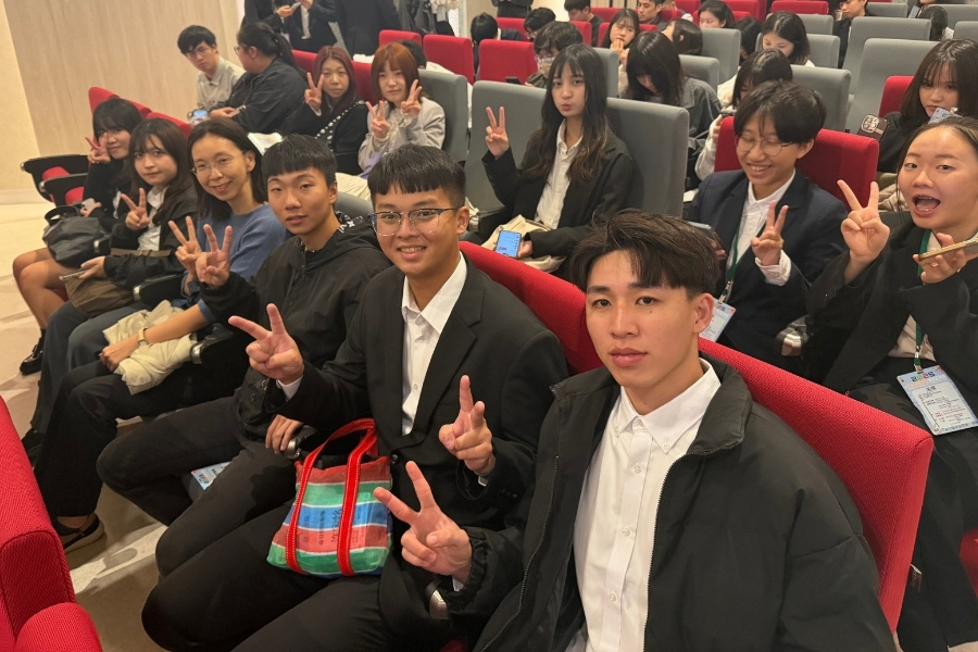 逢甲大學參賽團隊於 12 月 13 日齊聚中山醫學大學決賽現場，展現跨域整合的團結力量，本屆更創下 25 隊獲獎的歷史新高紀錄。