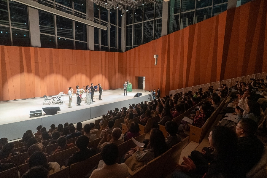 共善樓生日堂創造美學與聲學並重的聆賞空間，讓優美旋律在每一位聽眾心中迴盪。