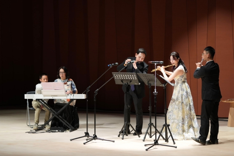 全體音樂家合奏安可曲《Amore Del》(愛)，這首在韓國普遍流傳的教會歌曲，旋律優美動人，為音樂會畫上完美的句點。